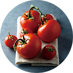 토마토
토마토에는 칼슘, 철분, 비타민이 풍부하게 들어 있다. 또한 노화를 억제하고 면역력을 길러주며 항암효과가 뛰어나다. 살짝 익혀 먹는 것이 더 효과적이다.