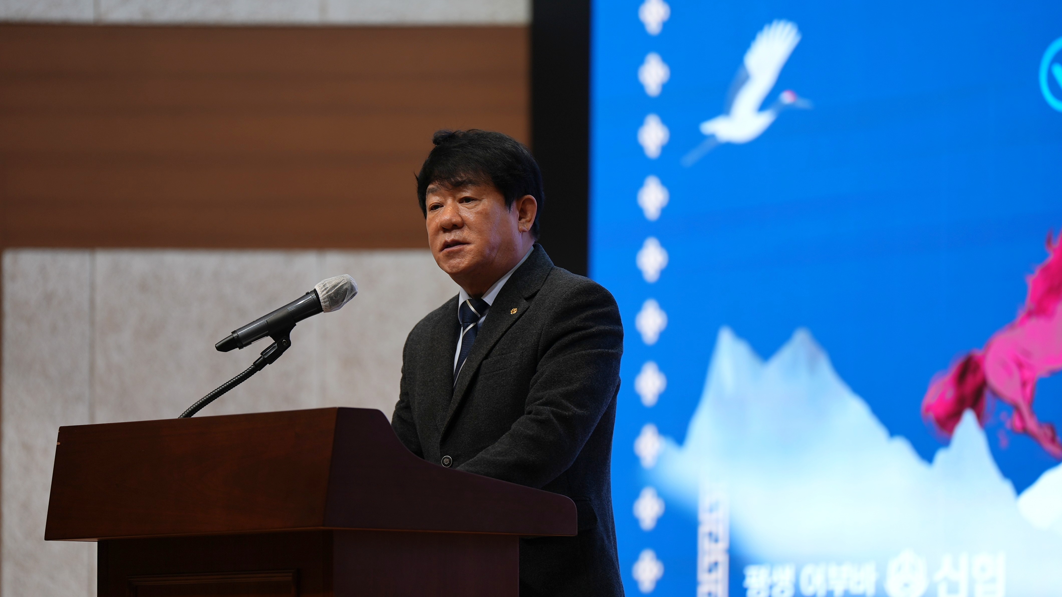 사진 1. 2026년 1월 5일(월) 대전 신협중앙회관에서 열린 시무식에서 김윤식 신협중앙회장이 신년사를 발표하고 있다.